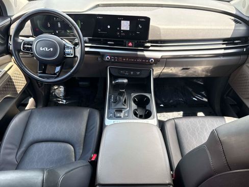Used 2025 Kia Carnival FWD image 15