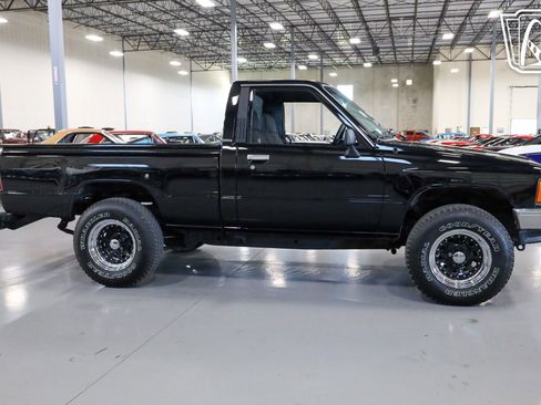 Used 1987 Toyota Pickup 2WD Regular Cab image 38