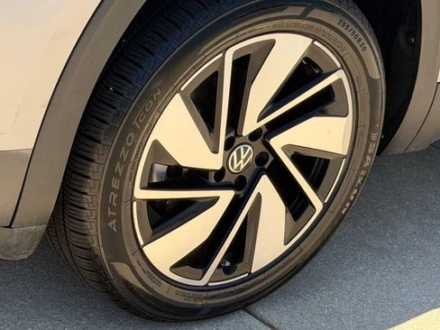 Used 2025 Volkswagen Atlas SE FWD image 9