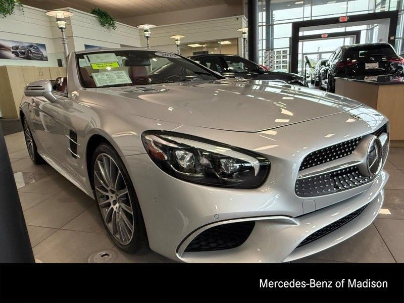 Used 2019 Mercedes-Benz SL 550 image 1