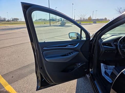 Used 2023 Buick Enclave Premium image 4