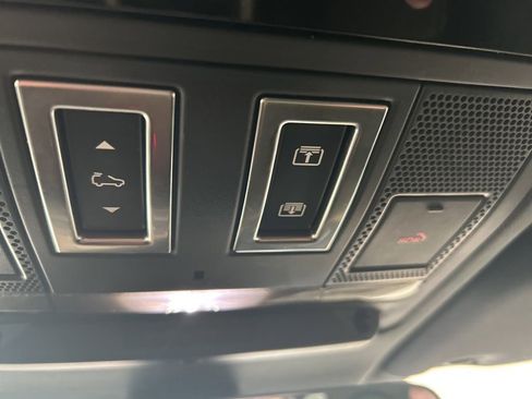 Used 2025 Land Rover Defender 110 S image 12