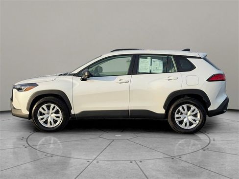 Used 2024 Toyota Corolla Cross L image 3