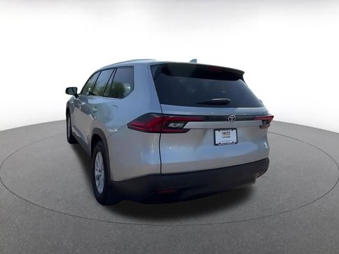 Used 2025 Toyota Grand Highlander XLE image 11