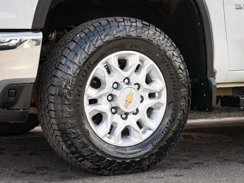 Used 2023 Chevrolet Silverado 3500 LT w/ Convenience Package AWD/4WD image 11