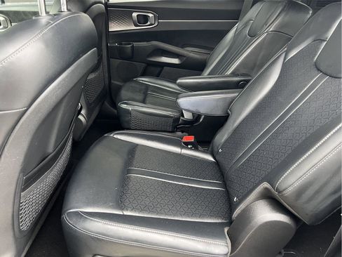 Used 2023 Kia Sorento EX image 17