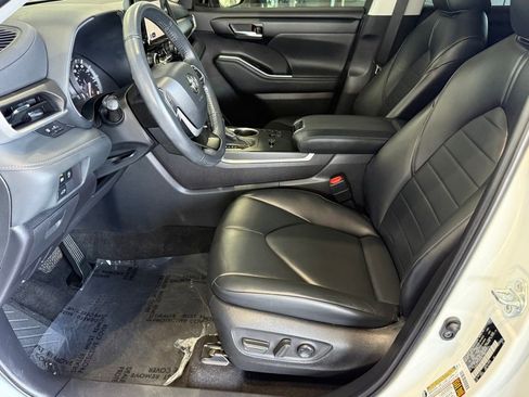 Used 2023 Toyota Highlander XLE image 21