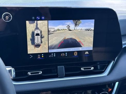 New 2027 Chevrolet Equinox LT w/ Convenience Package II FWD image 29