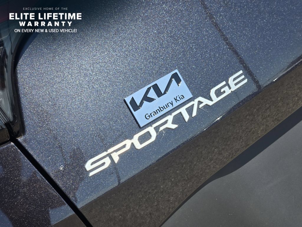 Used 2026 Kia Sportage EX FWD image 8