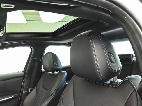 Used 2025 BMW M340i xDrive AWD/4WD image 33