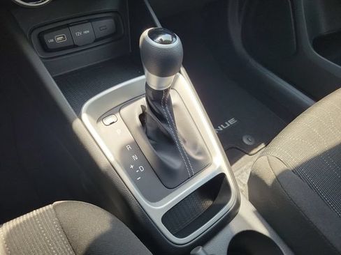 Used 2022 Hyundai Venue SE w/ Cargo Package FWD image 29