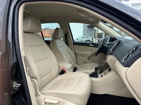 Used 2017 Volkswagen Tiguan S image 10