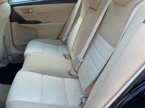 Used 2015 Toyota Camry LE image 8