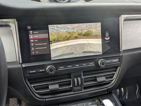 Used 2020 Porsche Macan Turbo image 19