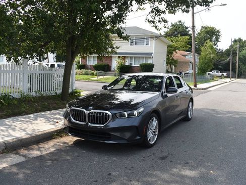 Used 2025 BMW 530i RWD image 2