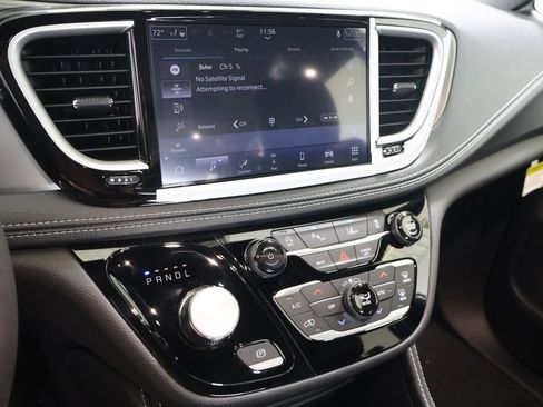New 2027 Chrysler Pacifica Limited FWD image 20