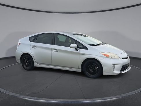 Used 2014 Toyota Prius Two FWD image 2