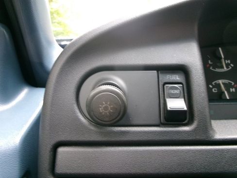 Used 1995 Ford F150 XLT image 26