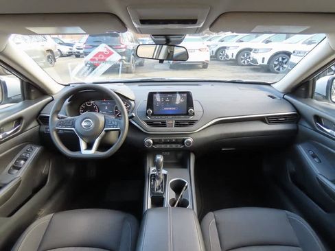 Used 2022 Nissan Altima 2.5 SV image 16