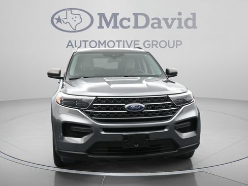 Used 2021 Ford Explorer XLT RWD image 2