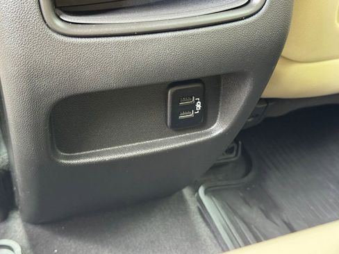 Used 2018 Cadillac XT5 FWD image 16