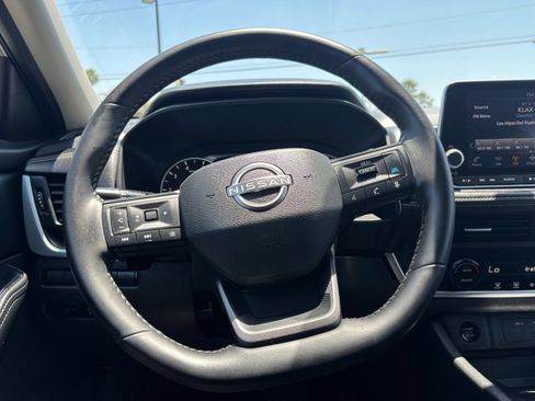Used 2025 Nissan Rogue SV FWD image 30