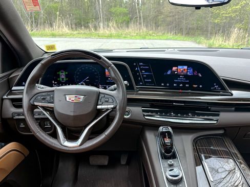 Used 2024 Cadillac Escalade Premium Luxury w/ Performance Package AWD/4WD image 24