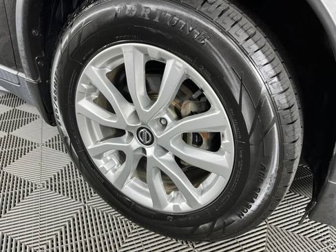 Used 2020 Nissan Rogue S w/ Special Edition Package FWD image 15