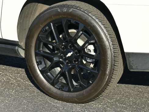 Used 2025 Chevrolet Suburban High Country image 41