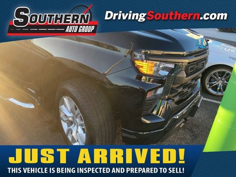 Used 2024 Chevrolet Silverado 1500 Custom image 1
