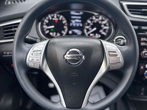Used 2015 Nissan Rogue SV image 17