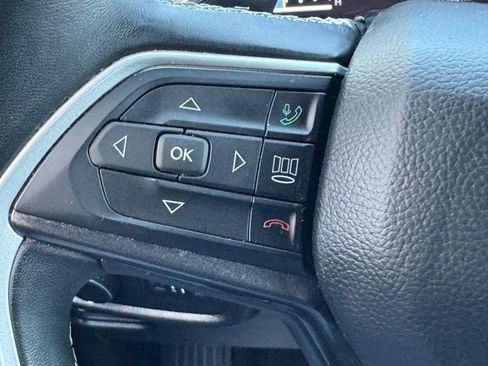 Used 2022 Jeep Grand Cherokee L Laredo image 30