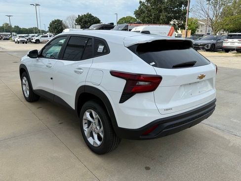 New 2026 Chevrolet Trax LS w/ LS Convenience Package FWD image 5