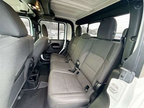 Used 2022 Jeep Gladiator Willys image 26