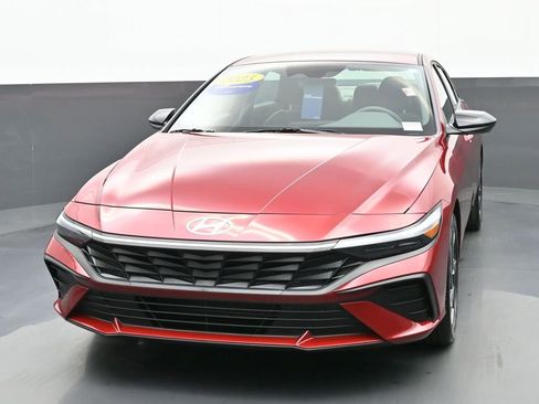 Certified 2025 Hyundai Elantra Sport image 8