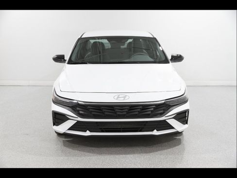 Certified 2025 Hyundai Elantra Sport FWD image 2