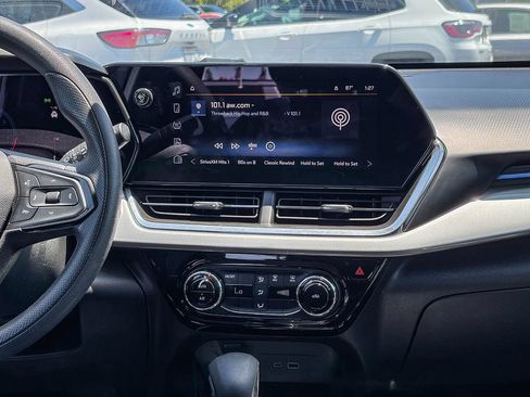 Certified 2024 Chevrolet Trax LT FWD image 16