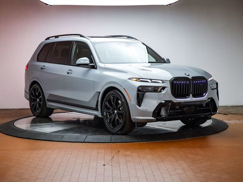 Certified 2025 BMW X7 xDrive40i w/ M Sport Package image 6