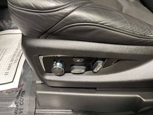 Used 2019 Cadillac Escalade Platinum AWD/4WD image 26
