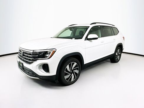 Used 2025 Volkswagen Atlas SE AWD/4WD image 3