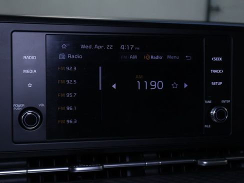 Used 2024 Kia Carnival LX FWD image 25