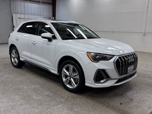 Used 2022 Audi Q3 2.0T Premium w/ Convenience Package image 22