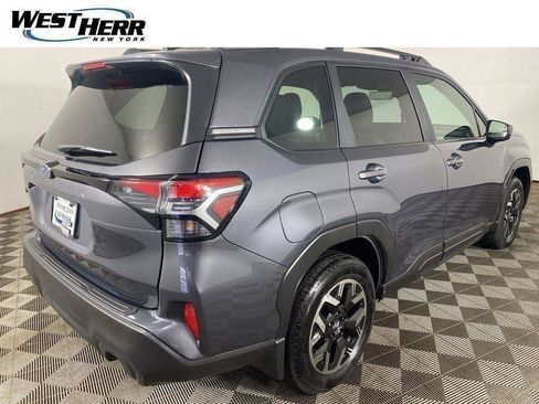 Used 2025 Subaru Forester Premium AWD/4WD image 47