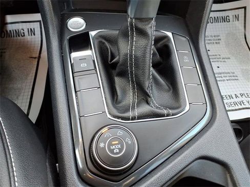 Used 2022 Volkswagen Tiguan SE image 15