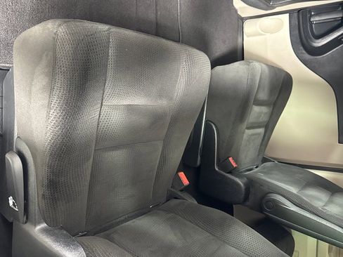 Used 2016 Dodge Grand Caravan SE image 18