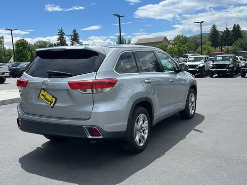 Used 2017 Toyota Highlander Limited w/ Carpet Mat Package AWD/4WD image 3
