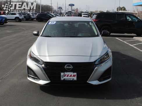 Used 2024 Nissan Altima 2.5 SV image 9
