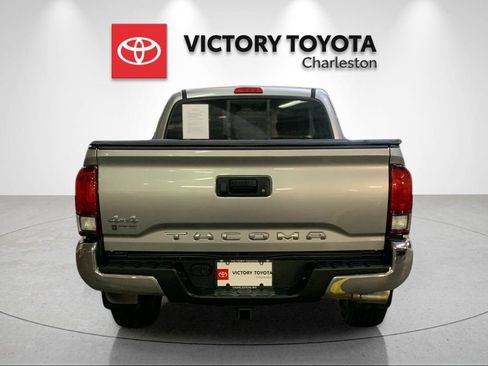 Used 2022 Toyota Tacoma SR5 w/ SR5 Appearance Package (SM) AWD/4WD image 4
