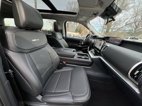 New 2025 Ford Expedition Platinum w/ Driver's Package image 28