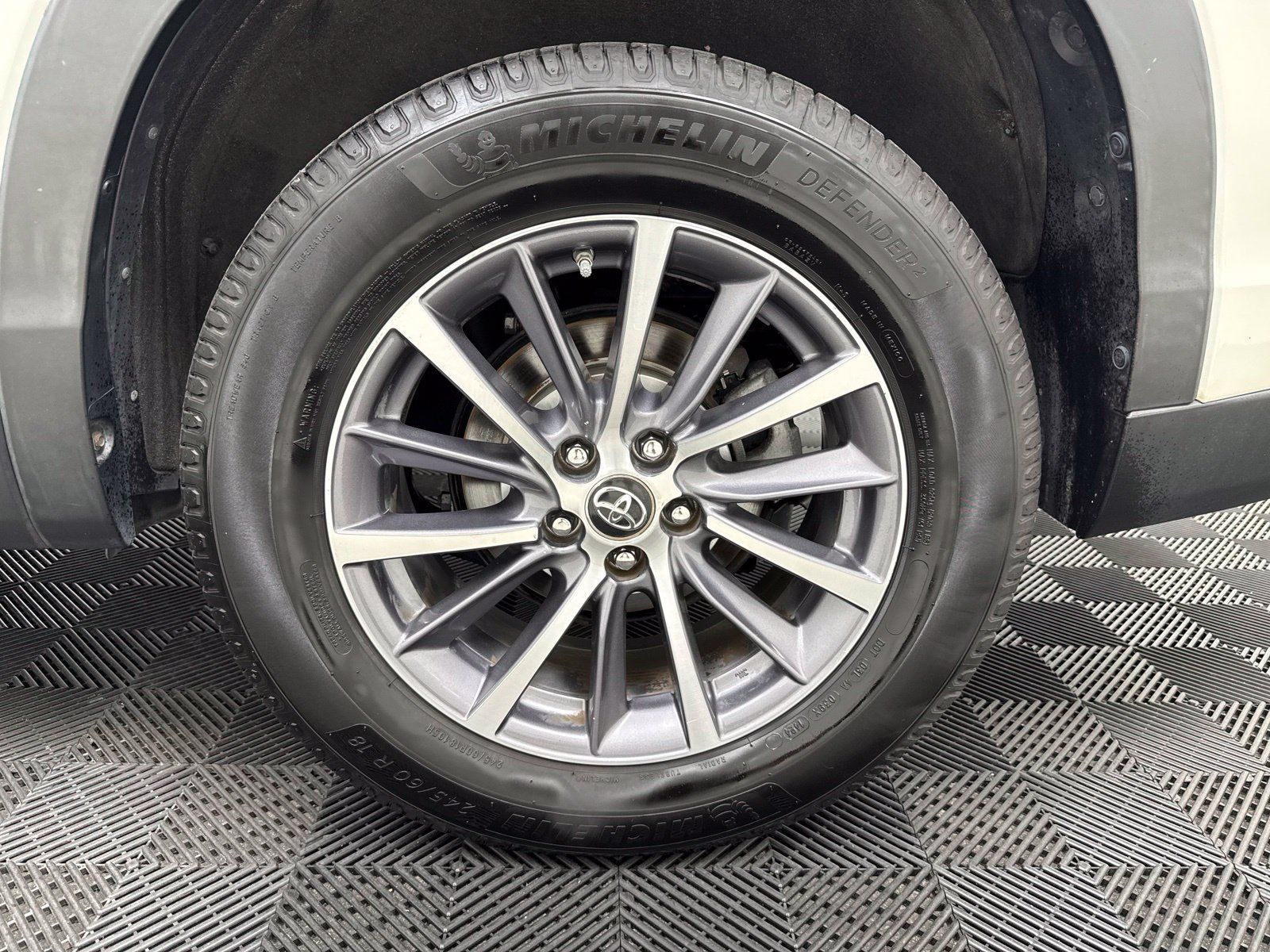 Used 2019 Toyota Highlander XLE FWD image 10